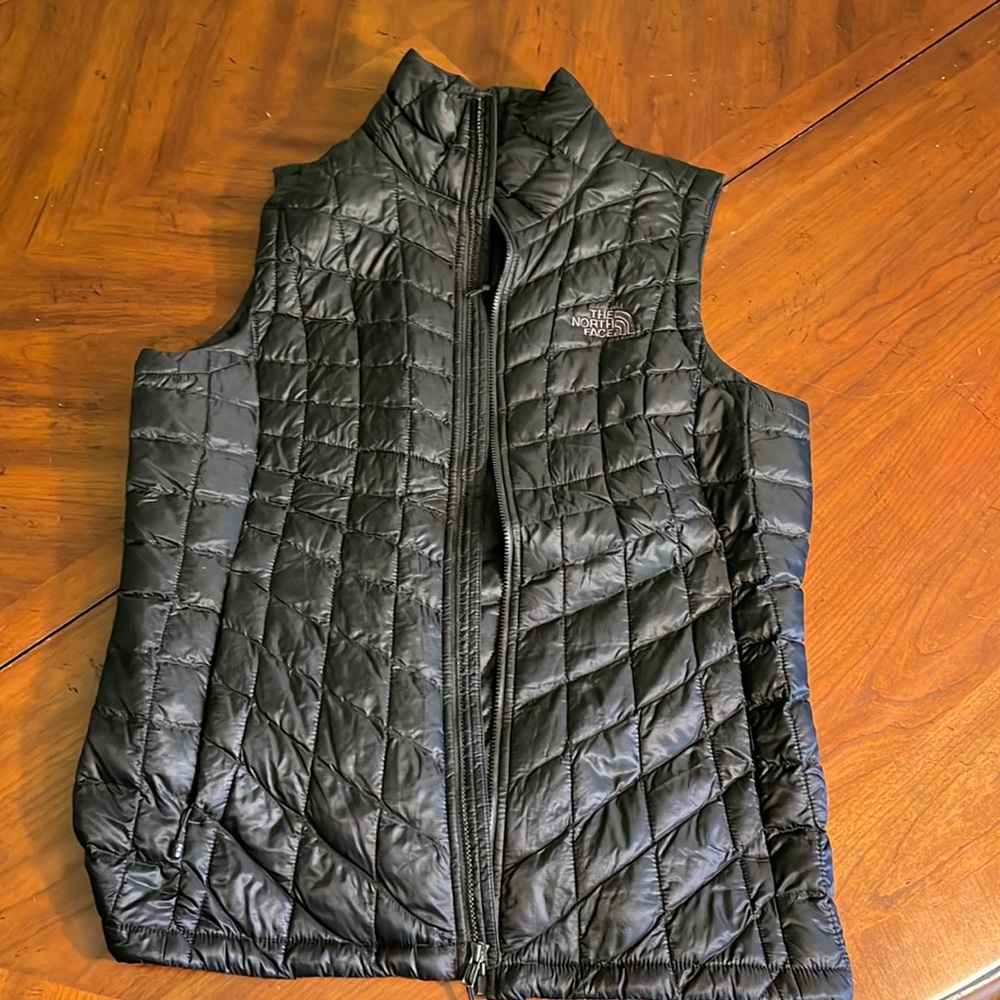 Women’s North Face vest black size small